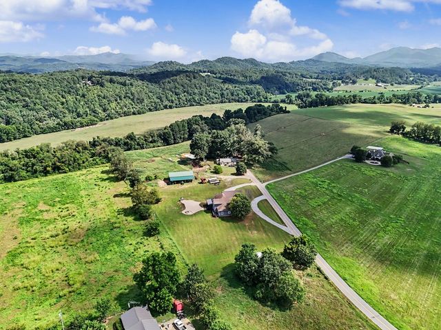 467 Reese Road, Brasstown, NC 28902