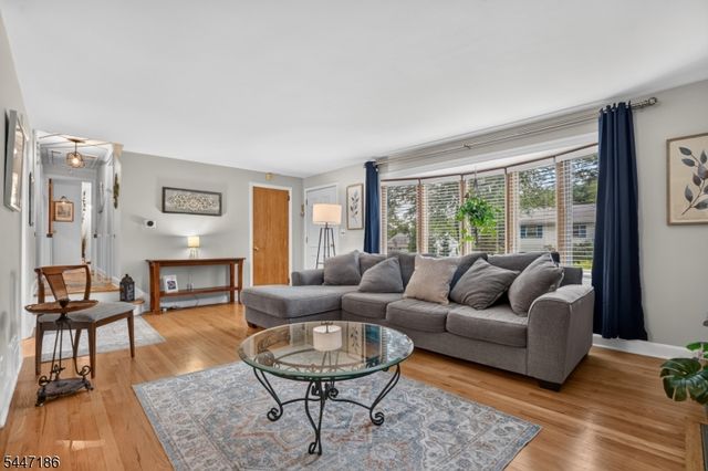 72 Lyons Pl, Springfield Twp., NJ 07081