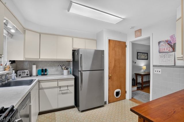 72 Lyons Pl, Springfield Twp., NJ 07081