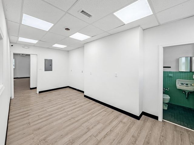64 Dewey St, Worcester, MA 01610