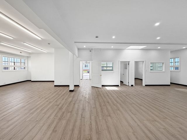 64 Dewey St, Worcester, MA 01610