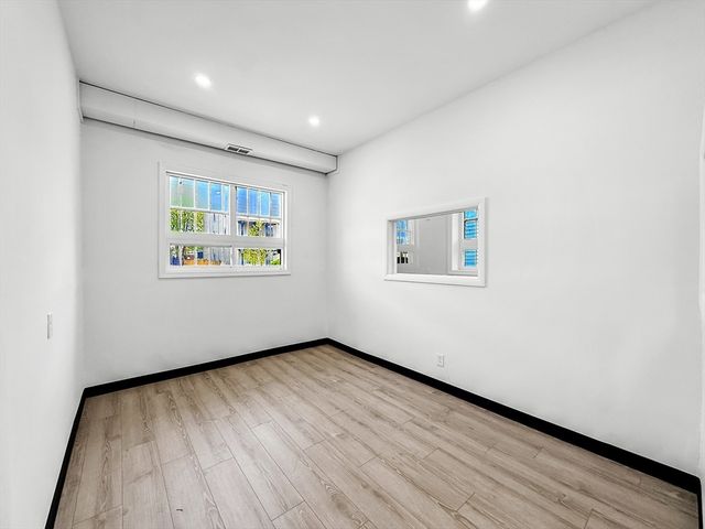 64 Dewey St, Worcester, MA 01610