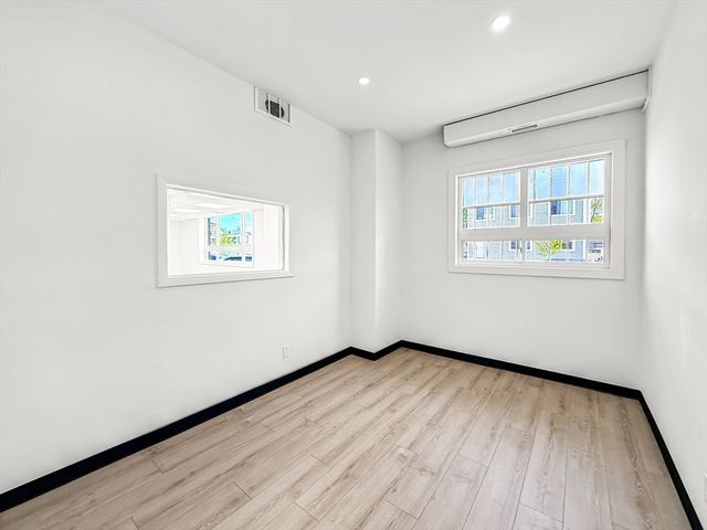 64 Dewey St, Worcester, MA 01610