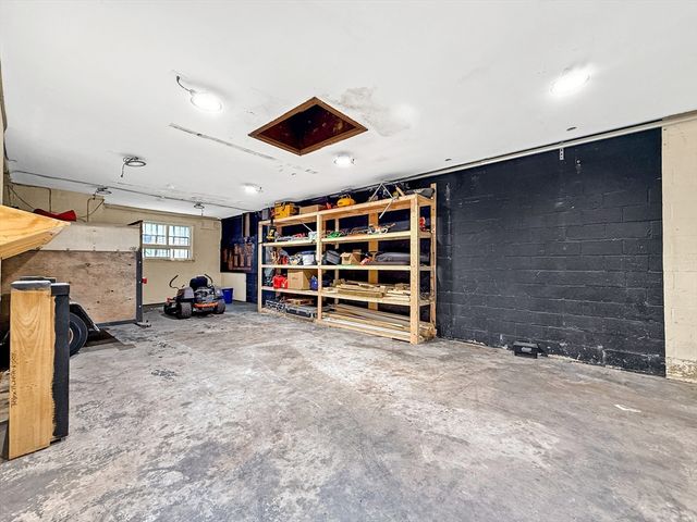 64 Dewey St, Worcester, MA 01610