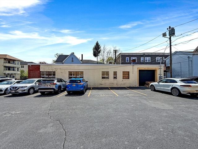 64 Dewey St, Worcester, MA 01610