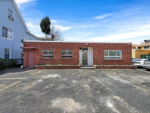 64 Dewey St, Worcester, MA 01610