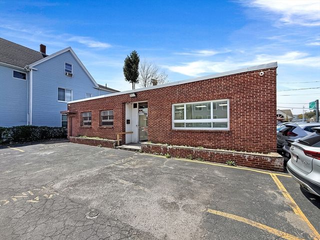 64 Dewey St, Worcester, MA 01610