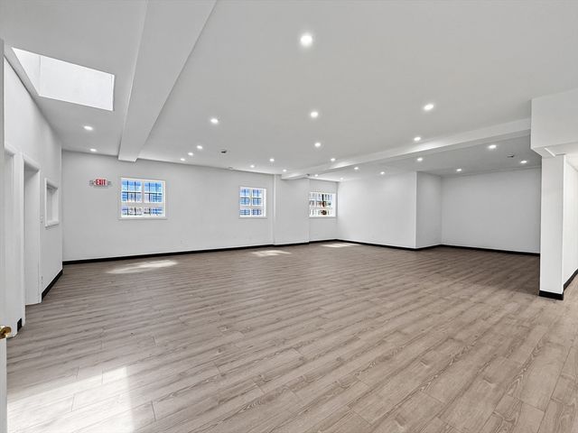64 Dewey St, Worcester, MA 01610