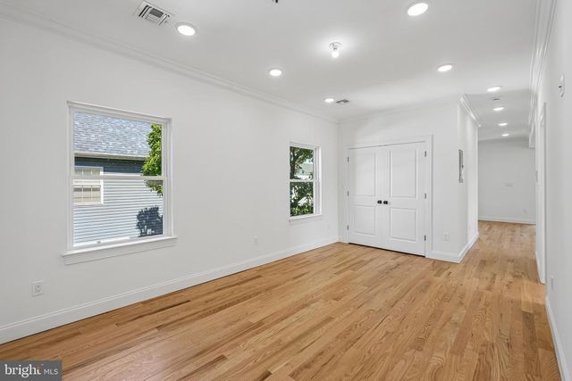 29 S 2ND ST, Elizabeth, NJ 07206