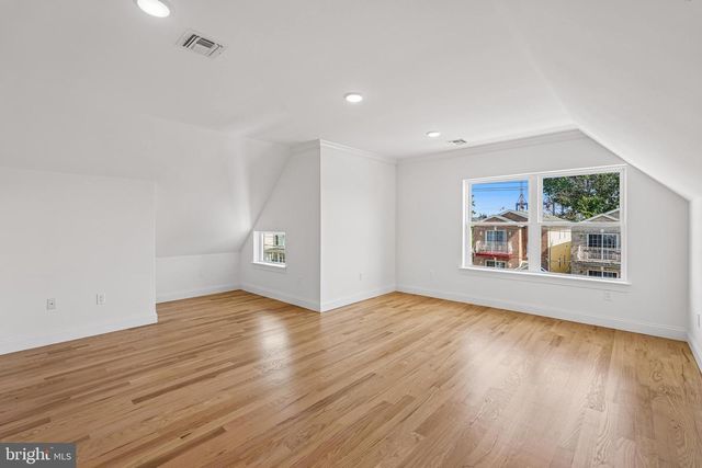 29 S 2ND ST, Elizabeth, NJ 07206