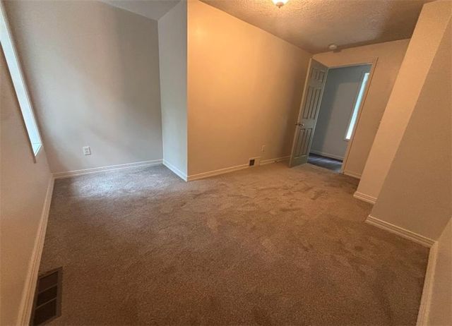 809 Seneca Street, Leavenworth, KS 66048