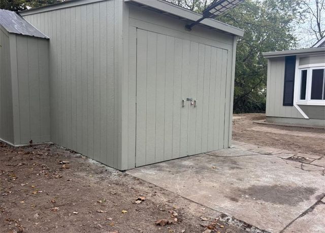 809 Seneca Street, Leavenworth, KS 66048