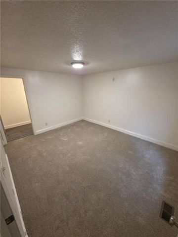 809 Seneca Street, Leavenworth, KS 66048