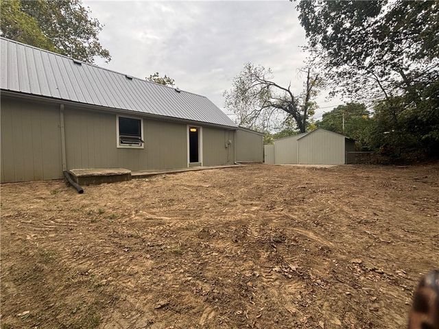 809 Seneca Street, Leavenworth, KS 66048