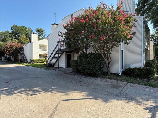 7431 Holly Hill Drive 102, Dallas, TX 75231
