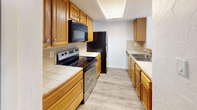 7431 Holly Hill Drive 102, Dallas, TX 75231