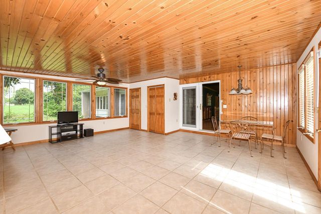 S103W26370 Maple AVENUE, Mukwonago, WI 53149