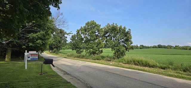 S103W26370 Maple AVENUE, Mukwonago, WI 53149