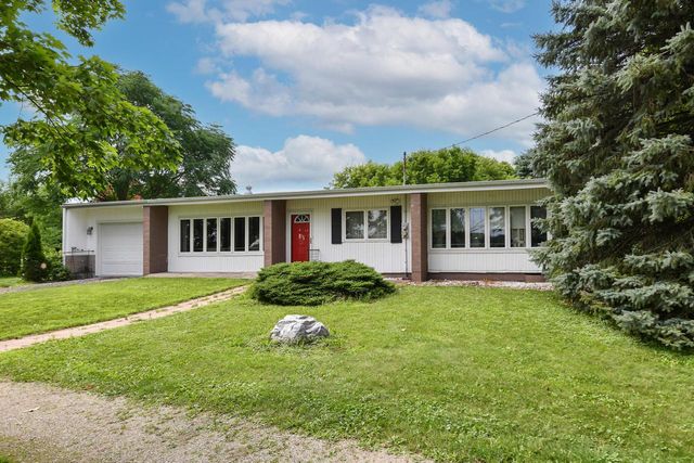 S103W26370 Maple AVENUE, Mukwonago, WI 53149