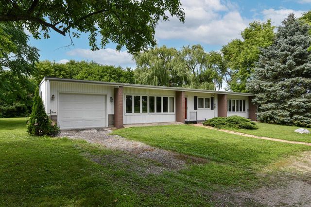S103W26370 Maple AVENUE, Mukwonago, WI 53149