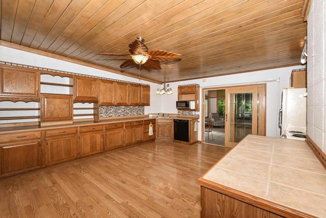 S103W26370 Maple AVENUE, Mukwonago, WI 53149