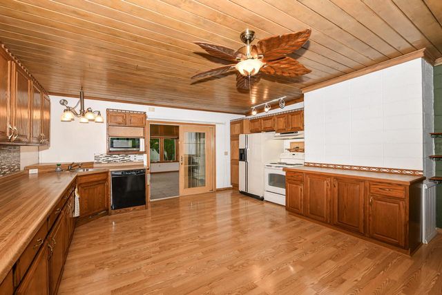 S103W26370 Maple AVENUE, Mukwonago, WI 53149