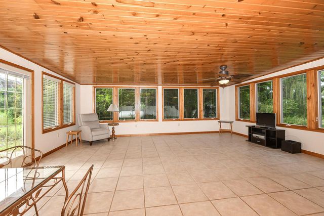 S103W26370 Maple AVENUE, Mukwonago, WI 53149