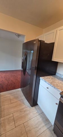 2001 S Mattis Avenue E, Champaign, IL 61821