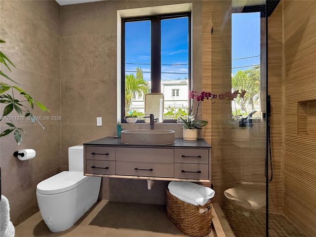 1214 Capri St, Coral Gables, FL 33134