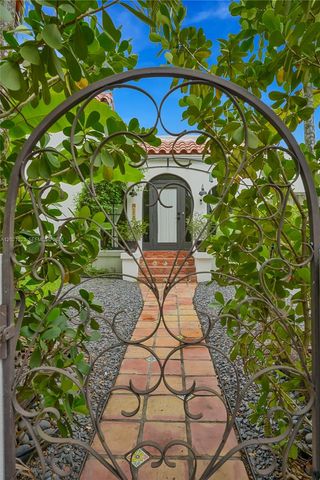 1214 Capri St, Coral Gables, FL 33134