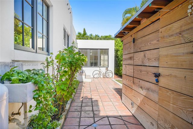 1214 Capri St, Coral Gables, FL 33134