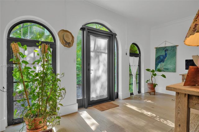 1214 Capri St, Coral Gables, FL 33134