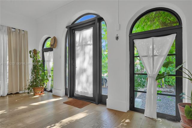 1214 Capri St, Coral Gables, FL 33134