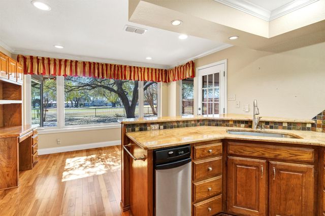 5703 Choctaw Drive, Granbury, TX 76049
