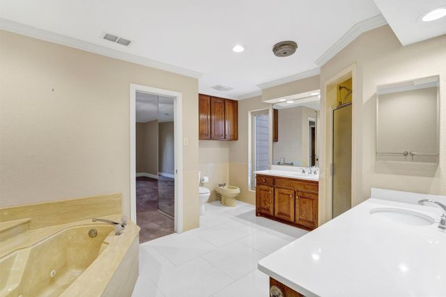 5703 Choctaw Drive, Granbury, TX 76049