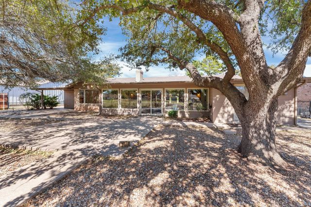 5703 Choctaw Drive, Granbury, TX 76049