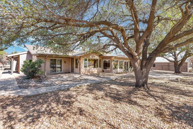 5703 Choctaw Drive, Granbury, TX 76049