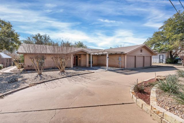 5703 Choctaw Drive, Granbury, TX 76049