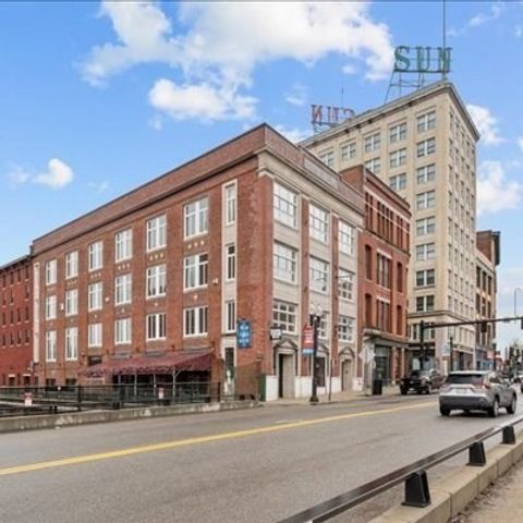15-2 Kearney Sq 2, Lowell, MA 01852