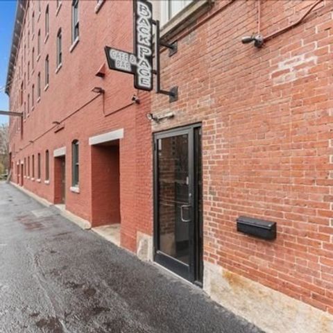 15-2 Kearney Sq 2, Lowell, MA 01852