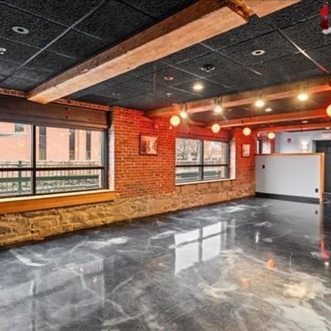 15-2 Kearney Sq 2, Lowell, MA 01852