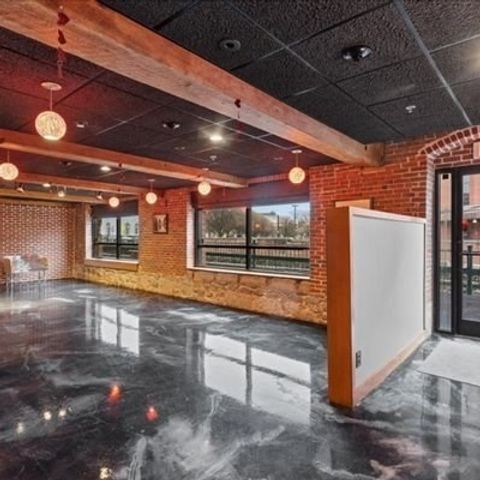 15-2 Kearney Sq 2, Lowell, MA 01852