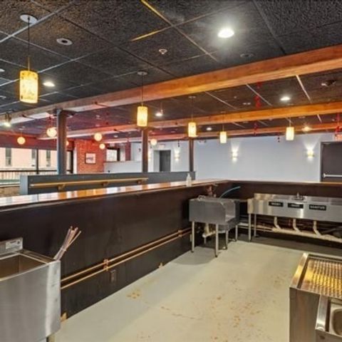 15-2 Kearney Sq 2, Lowell, MA 01852