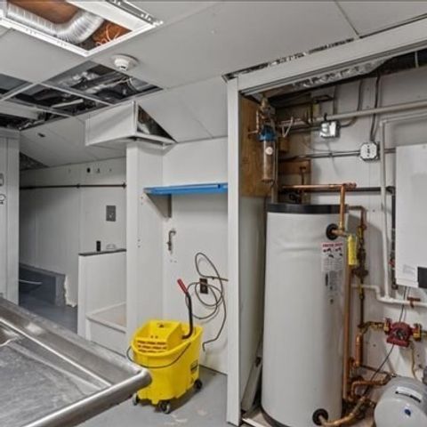 15-2 Kearney Sq 2, Lowell, MA 01852