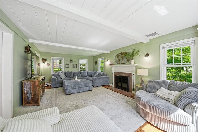 652 Old Post Rd, North Attleboro, MA 02760