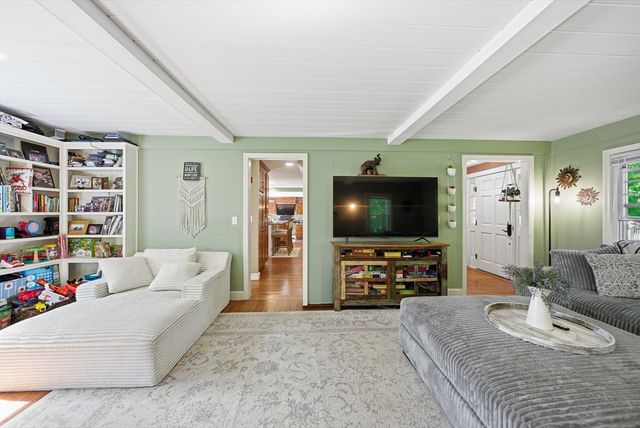 652 Old Post Rd, North Attleboro, MA 02760