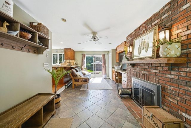 652 Old Post Rd, North Attleboro, MA 02760