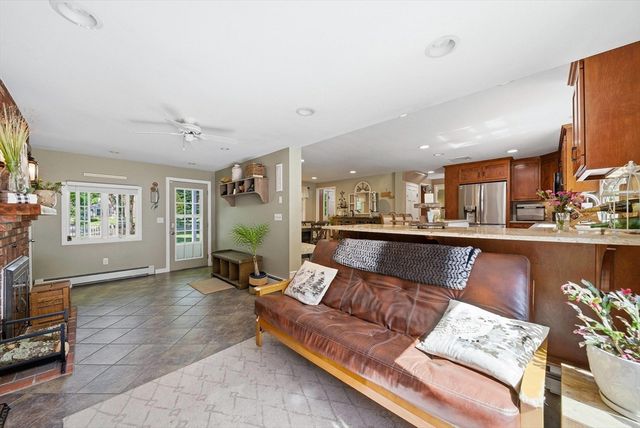 652 Old Post Rd, North Attleboro, MA 02760