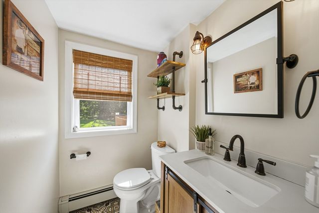 652 Old Post Rd, North Attleboro, MA 02760