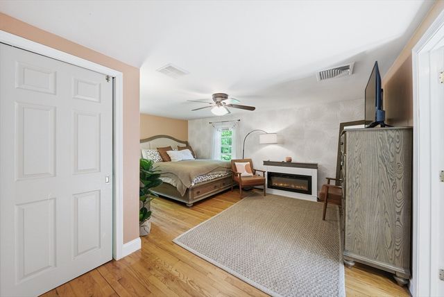 652 Old Post Rd, North Attleboro, MA 02760